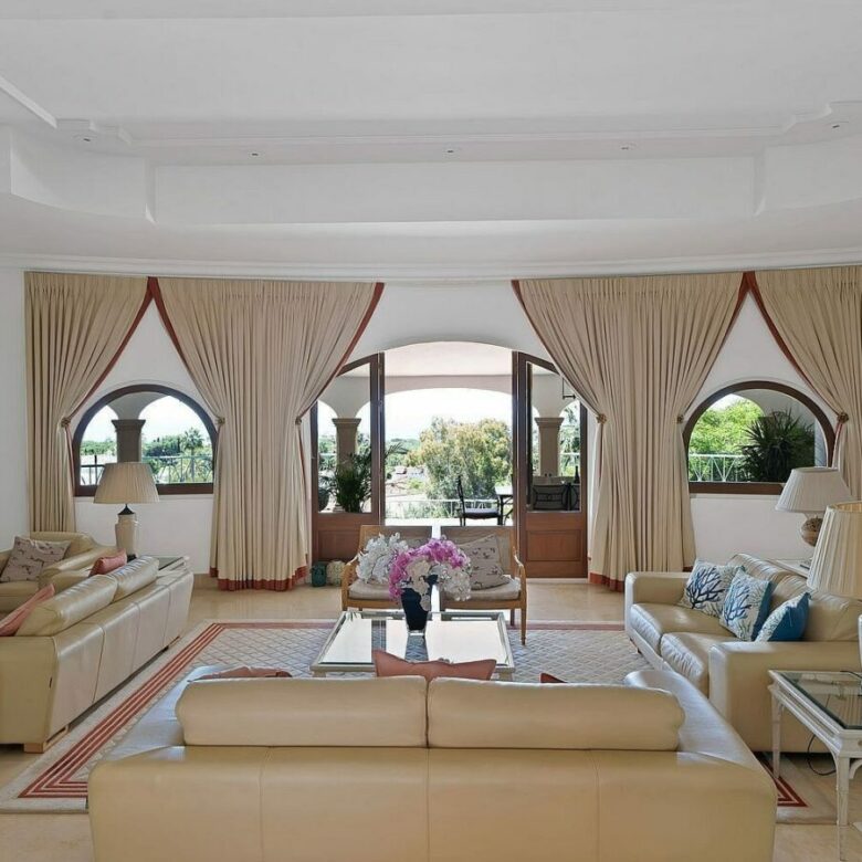 Six-bedroom villa with panoramic sea views and pool in Hacienda Las Chapas, Marbella East
