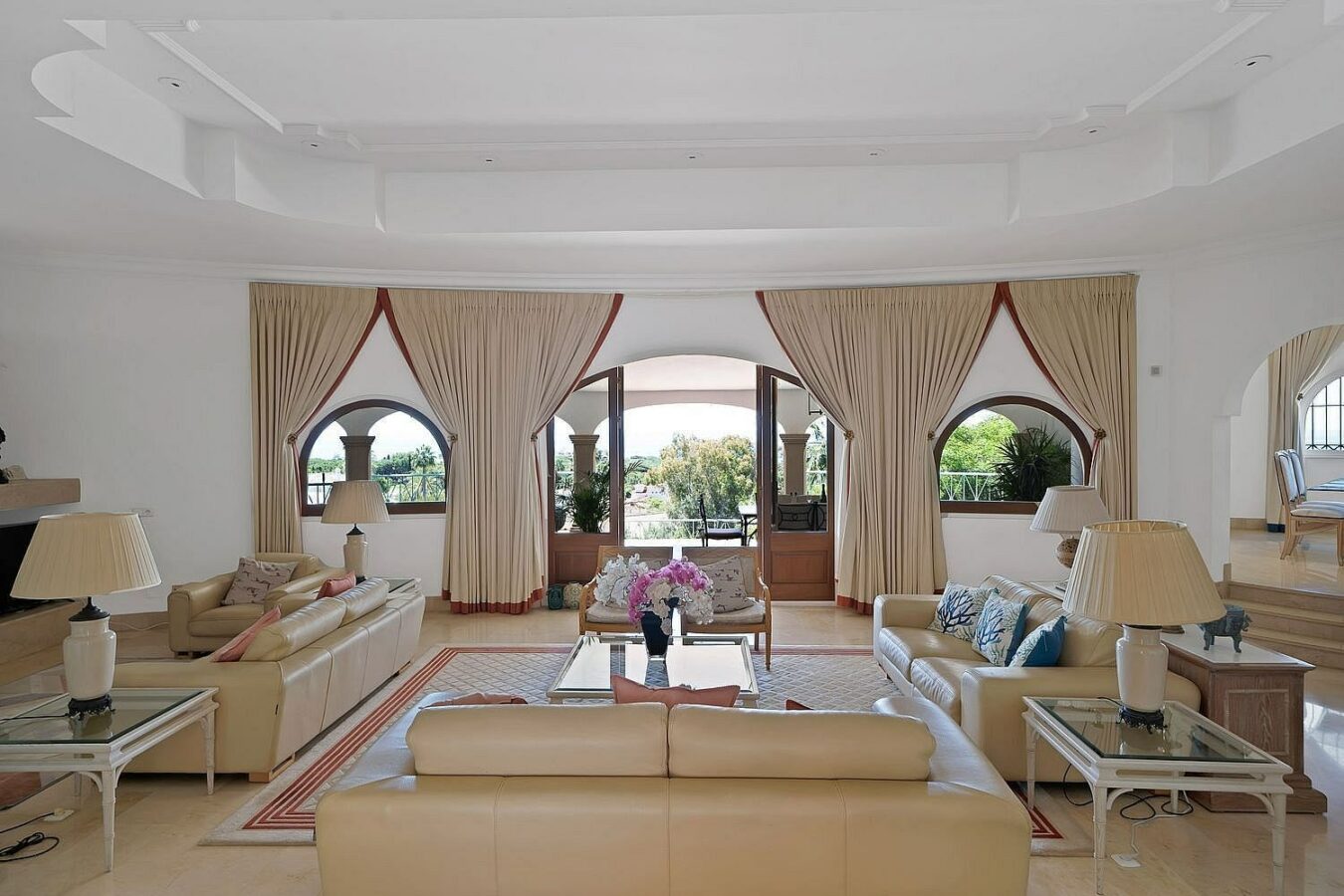 Six-bedroom villa with panoramic sea views and pool in Hacienda Las Chapas, Marbella East