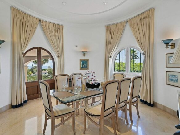 Six-bedroom villa with panoramic sea views and pool in Hacienda Las Chapas, Marbella East