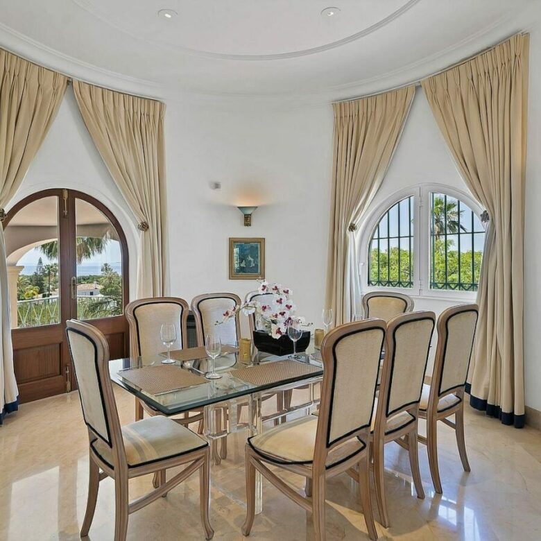 Six-bedroom villa with panoramic sea views and pool in Hacienda Las Chapas, Marbella East