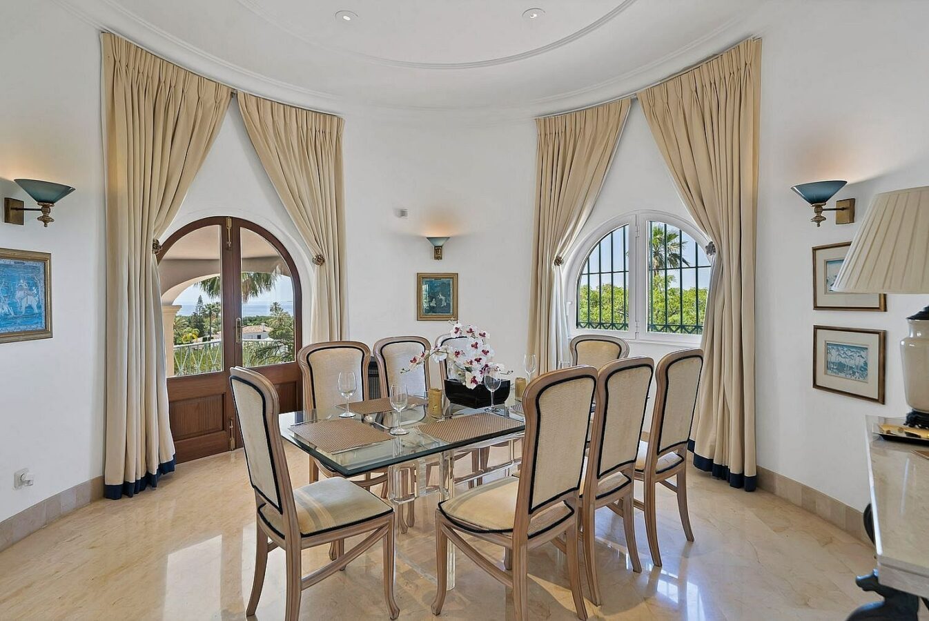 Six-bedroom villa with panoramic sea views and pool in Hacienda Las Chapas, Marbella East