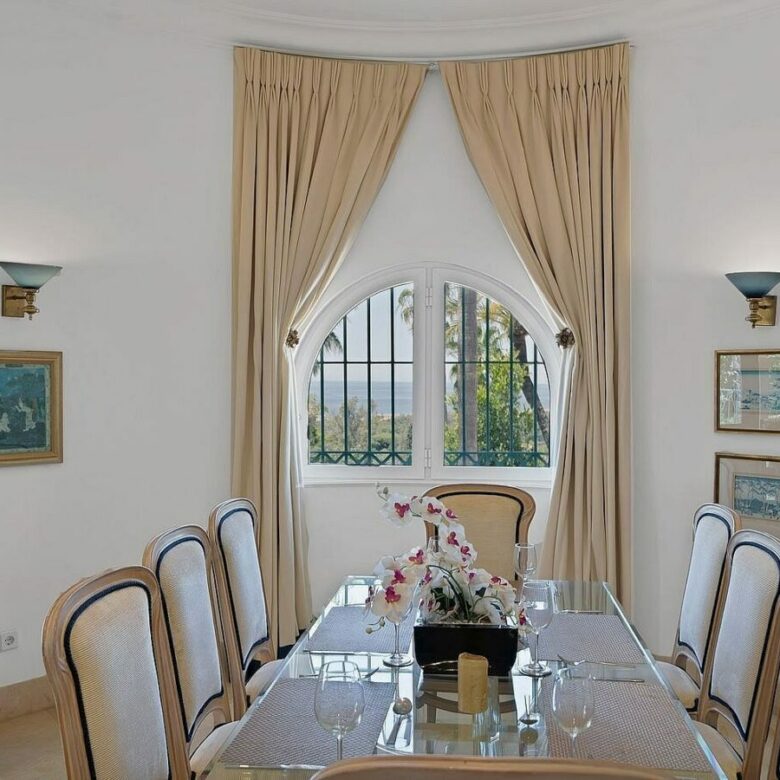 Six-bedroom villa with panoramic sea views and pool in Hacienda Las Chapas, Marbella East
