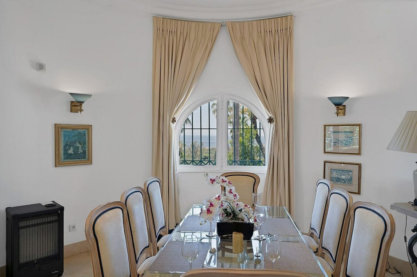 Six-bedroom villa with panoramic sea views and pool in Hacienda Las Chapas, Marbella East