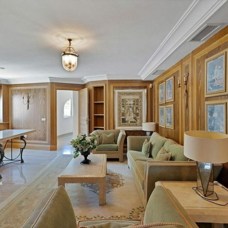 Six-bedroom villa with panoramic sea views and pool in Hacienda Las Chapas, Marbella East