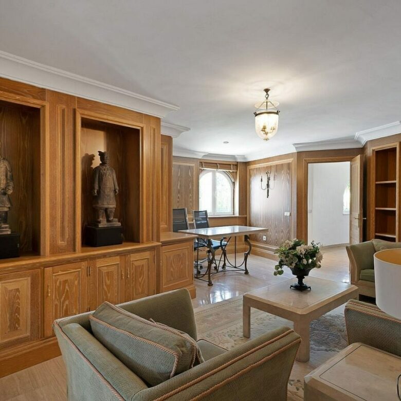 Six-bedroom villa with panoramic sea views and pool in Hacienda Las Chapas, Marbella East