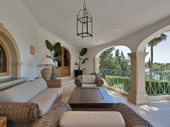 Six-bedroom villa with panoramic sea views and pool in Hacienda Las Chapas, Marbella East