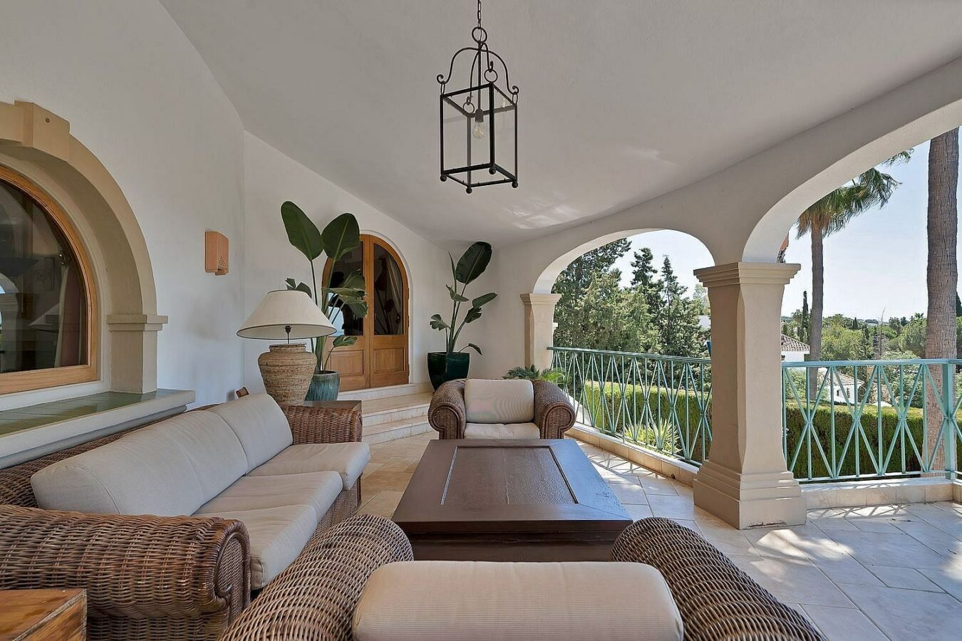 Six-bedroom villa with panoramic sea views and pool in Hacienda Las Chapas, Marbella East