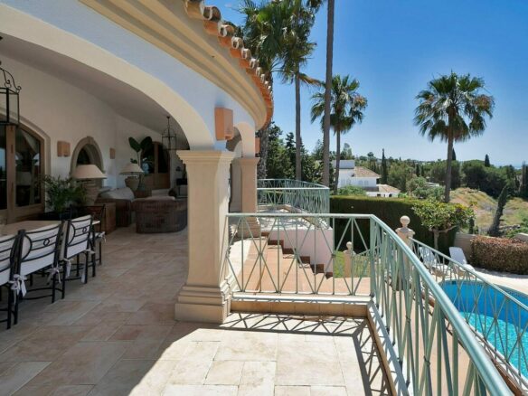 Six-bedroom villa with panoramic sea views and pool in Hacienda Las Chapas, Marbella East
