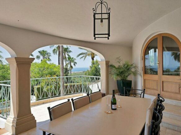Six-bedroom villa with panoramic sea views and pool in Hacienda Las Chapas, Marbella East