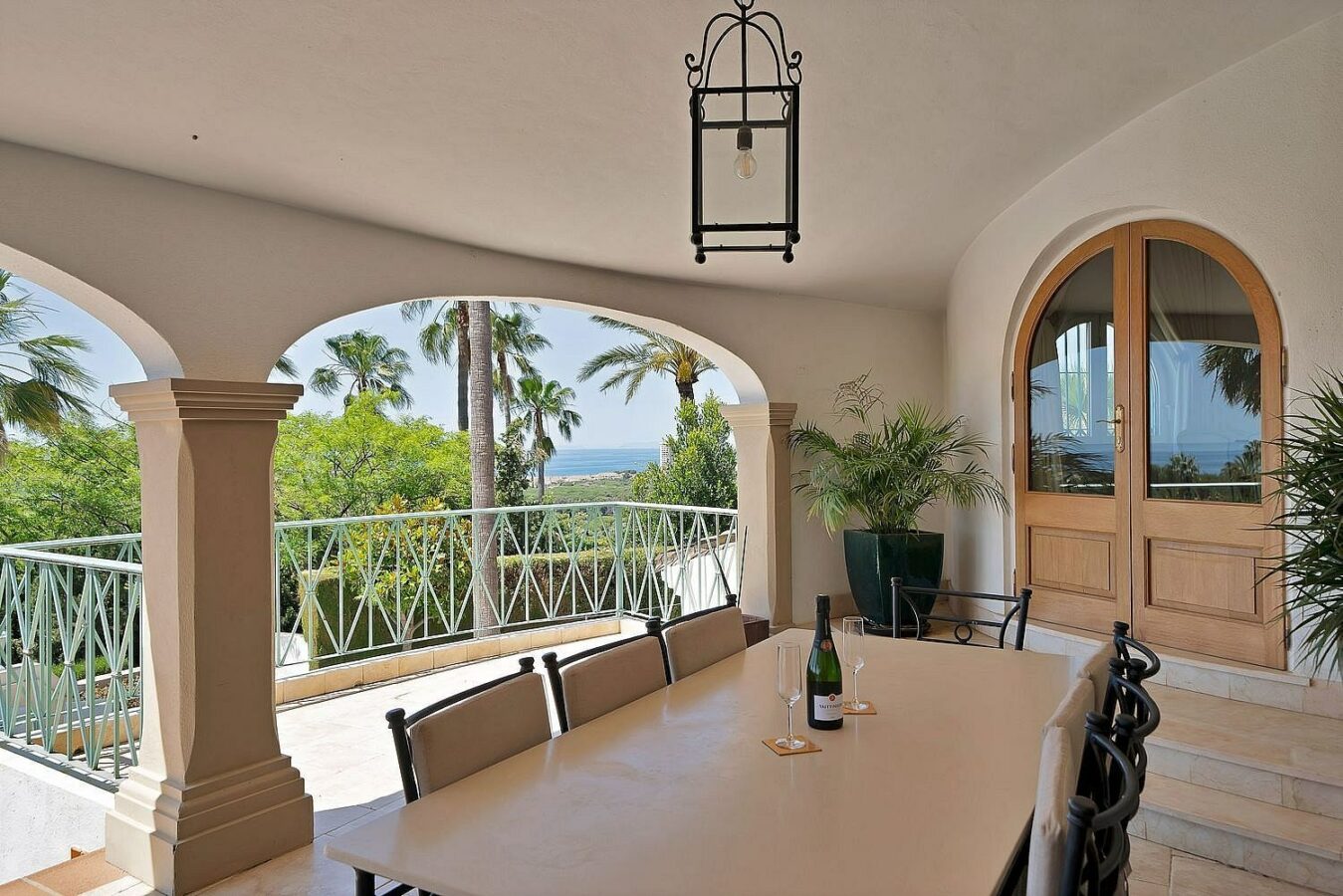 Six-bedroom villa with panoramic sea views and pool in Hacienda Las Chapas, Marbella East