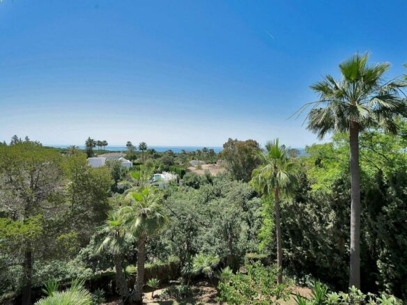 Six-bedroom villa with panoramic sea views and pool in Hacienda Las Chapas, Marbella East