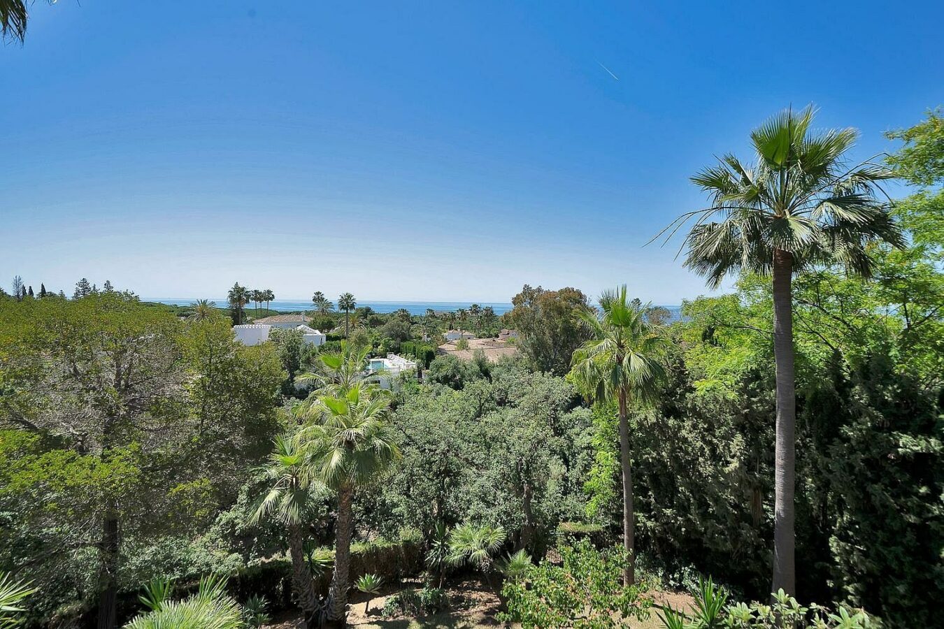 Six-bedroom villa with panoramic sea views and pool in Hacienda Las Chapas, Marbella East