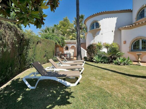 Six-bedroom villa with panoramic sea views and pool in Hacienda Las Chapas, Marbella East