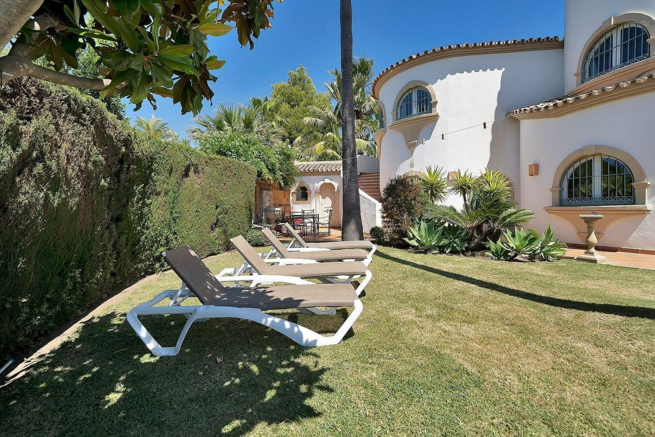 Six-bedroom villa with panoramic sea views and pool in Hacienda Las Chapas, Marbella East