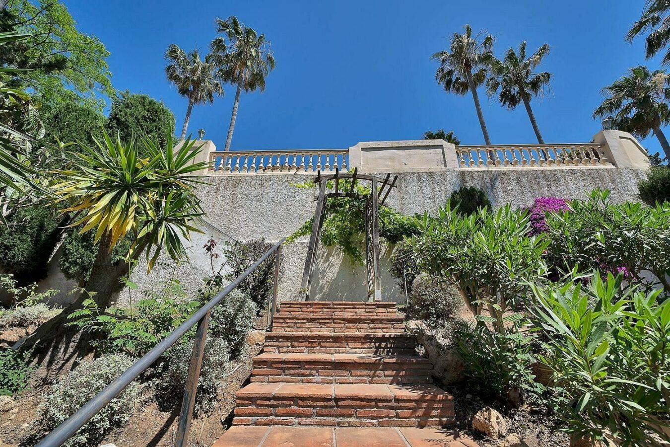 Six-bedroom villa with panoramic sea views and pool in Hacienda Las Chapas, Marbella East
