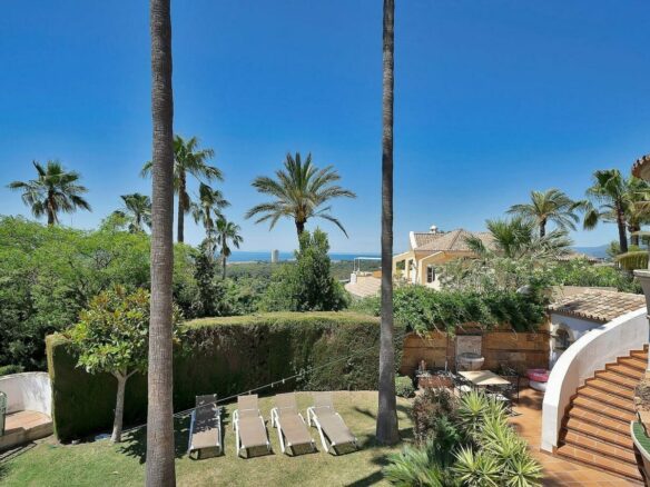 Six-bedroom villa with panoramic sea views and pool in Hacienda Las Chapas, Marbella East