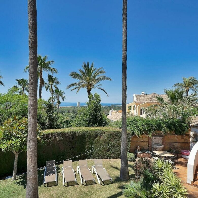 Six-bedroom villa with panoramic sea views and pool in Hacienda Las Chapas, Marbella East