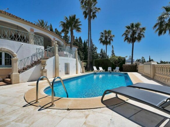 Six-bedroom villa with panoramic sea views and pool in Hacienda Las Chapas, Marbella East