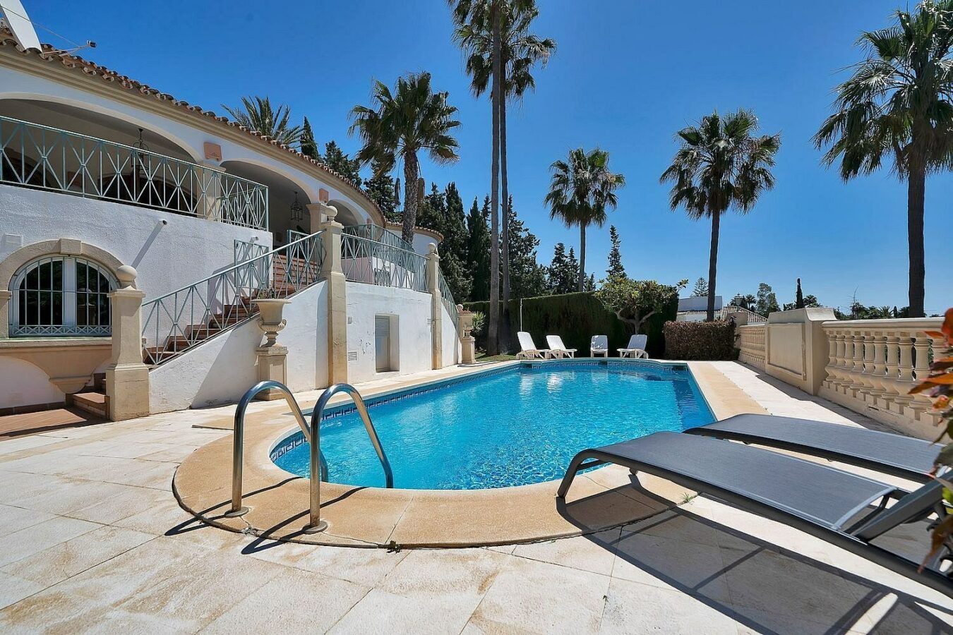 Six-bedroom villa with panoramic sea views and pool in Hacienda Las Chapas, Marbella East