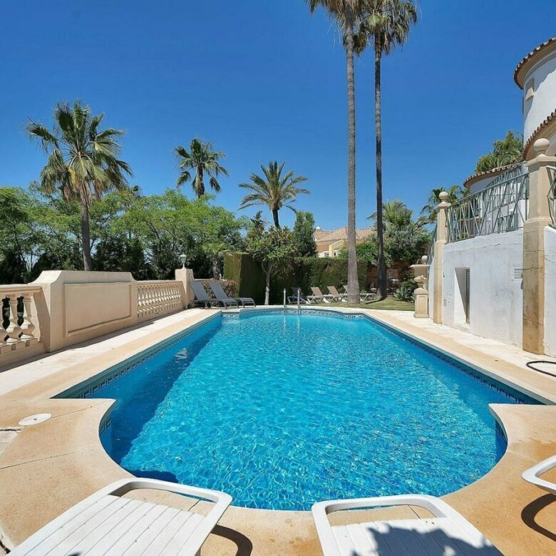 Six-bedroom villa with panoramic sea views and pool in Hacienda Las Chapas, Marbella East