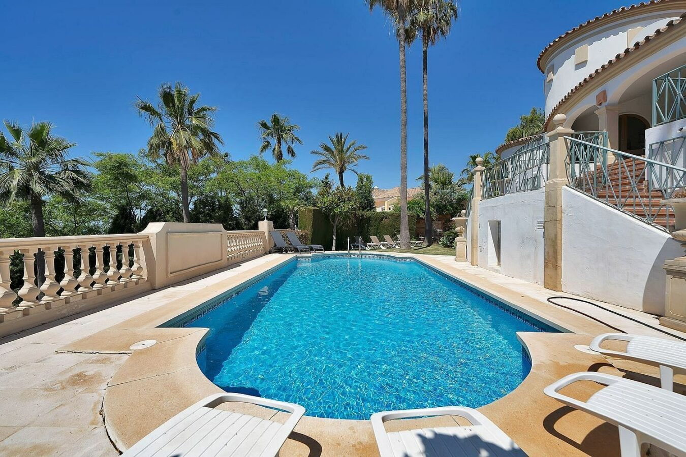 Six-bedroom villa with panoramic sea views and pool in Hacienda Las Chapas, Marbella East