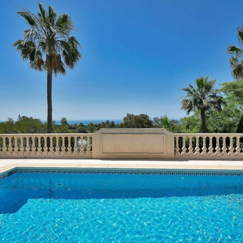 Six-bedroom villa with panoramic sea views and pool in Hacienda Las Chapas, Marbella East