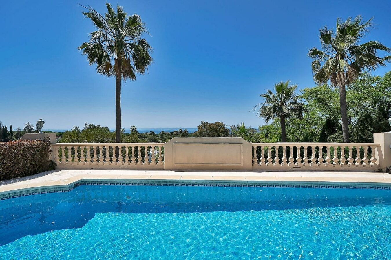 Six-bedroom villa with panoramic sea views and pool in Hacienda Las Chapas, Marbella East