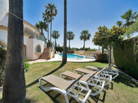 Six-bedroom villa with panoramic sea views and pool in Hacienda Las Chapas, Marbella East