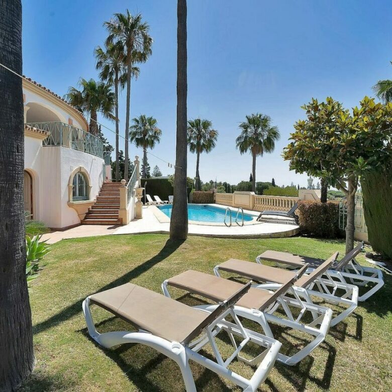 Six-bedroom villa with panoramic sea views and pool in Hacienda Las Chapas, Marbella East