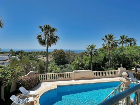 Six-bedroom villa with panoramic sea views and pool in Hacienda Las Chapas, Marbella East
