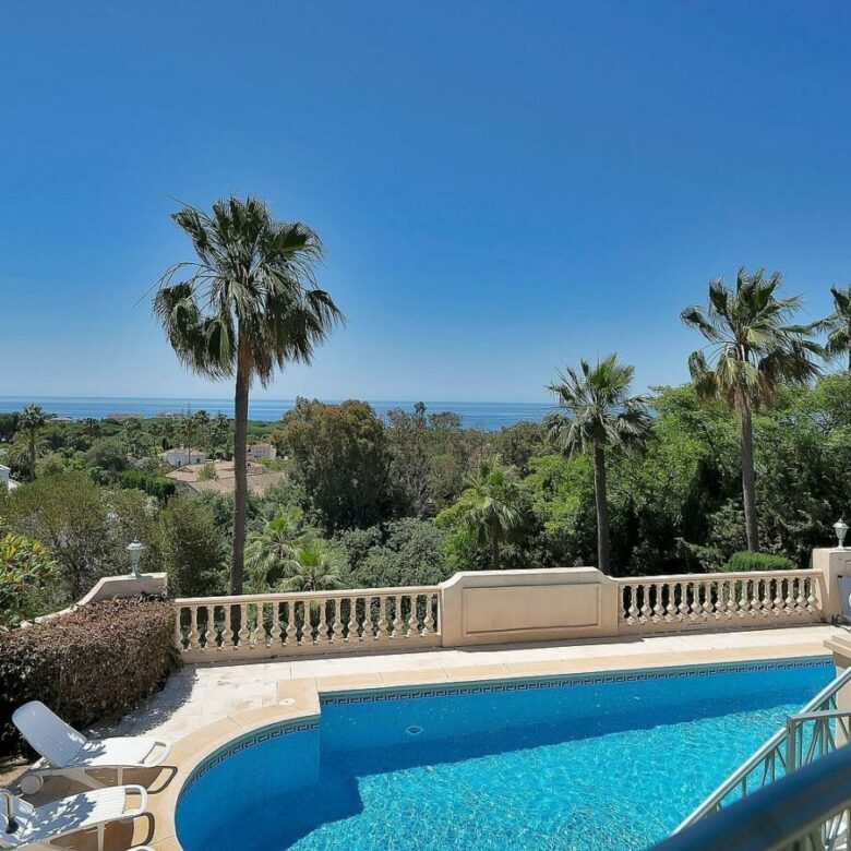 Six-bedroom villa with panoramic sea views and pool in Hacienda Las Chapas, Marbella East
