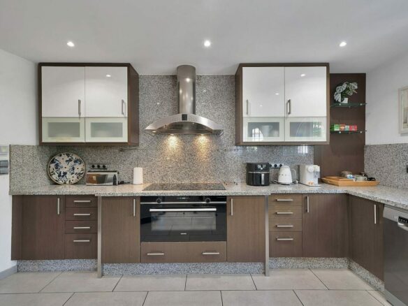 Six-bedroom villa with panoramic sea views and pool in Hacienda Las Chapas, Marbella East