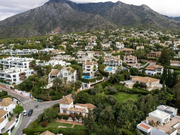 Sea view villa with renovation potential Rocio de Nagueles Golden Mile Marbella