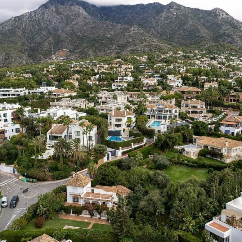 Sea view villa with renovation potential Rocio de Nagueles Golden Mile Marbella