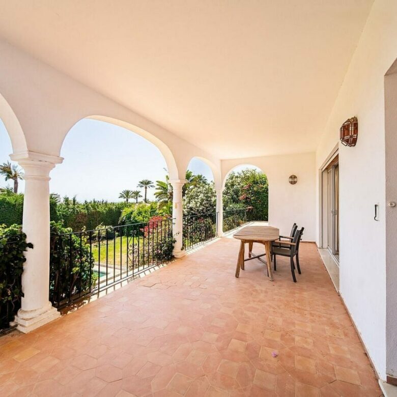 Sea view villa with renovation potential Rocio de Nagueles Golden Mile Marbella
