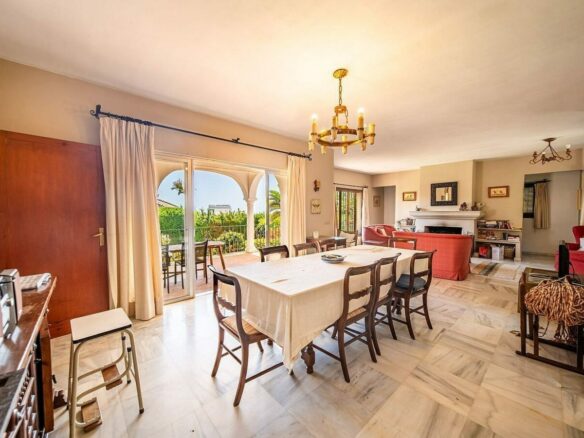 Sea view villa with renovation potential Rocio de Nagueles Golden Mile Marbella