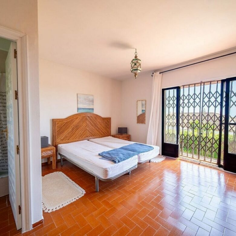 Sea view villa with renovation potential Rocio de Nagueles Golden Mile Marbella