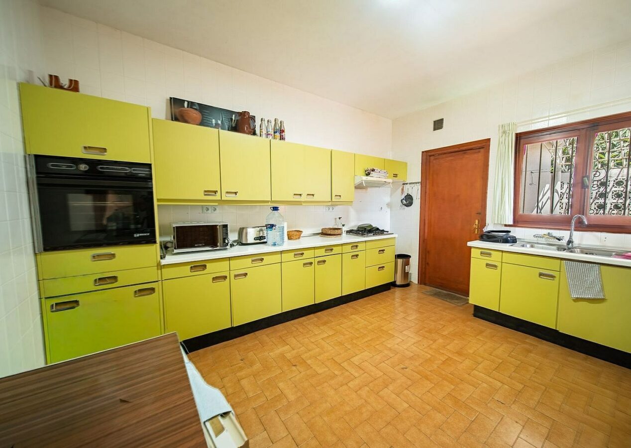 Sea view villa with renovation potential Rocio de Nagueles Golden Mile Marbella