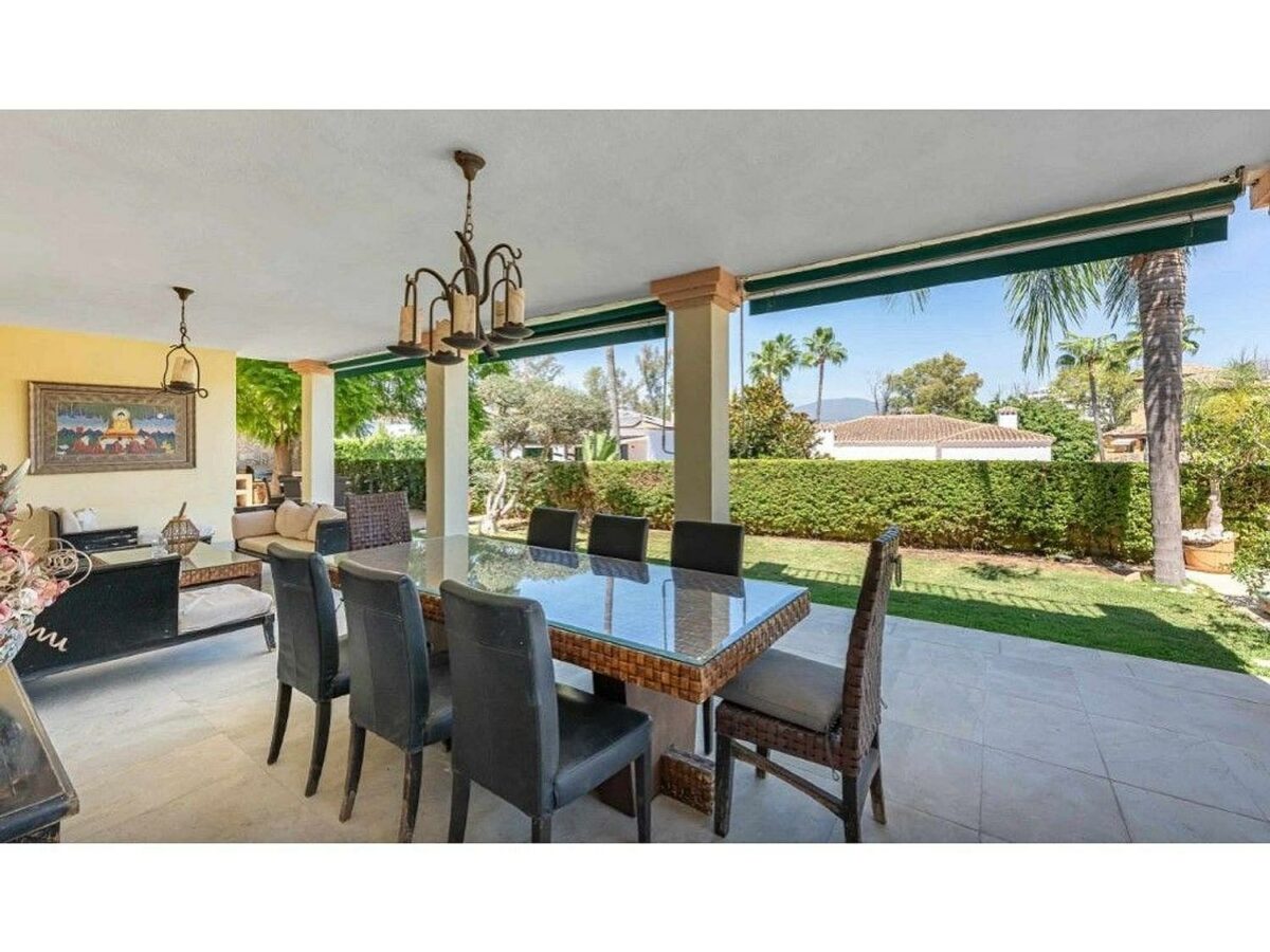 Seven bedroom golf villa with pool and mountain views Guadalmina Alta San Pedro