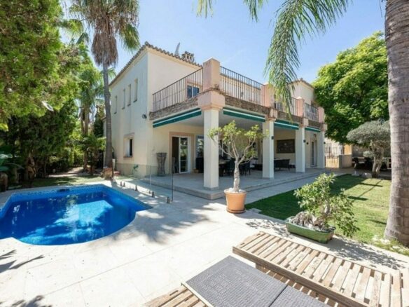 Seven bedroom golf villa with pool and mountain views Guadalmina Alta San Pedro