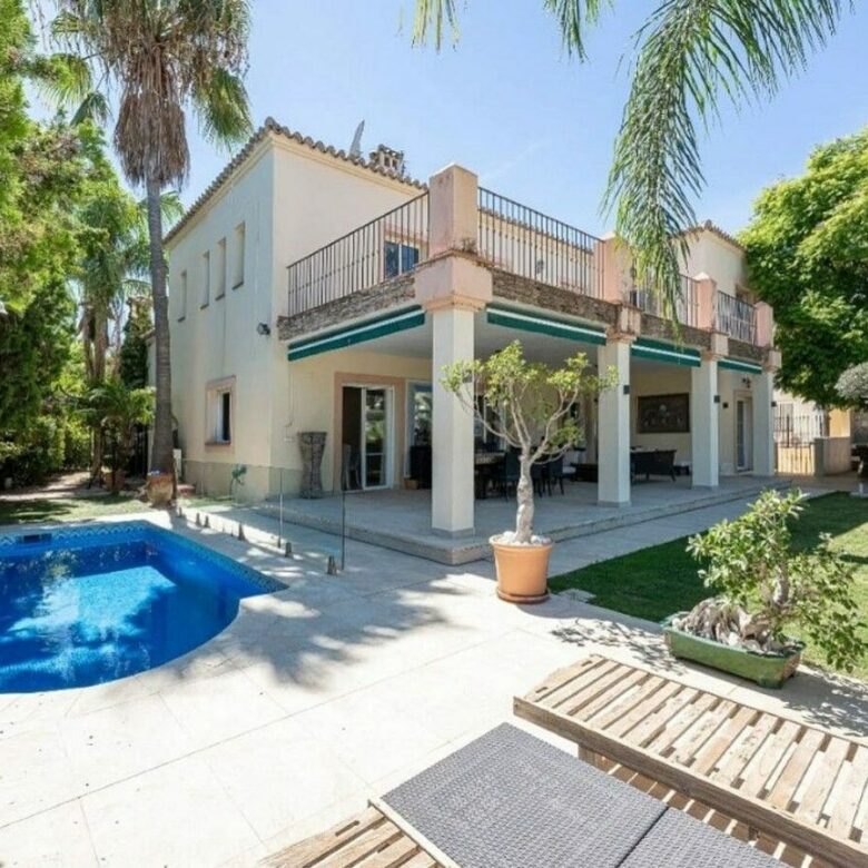 FOR SALE 🏡 Seven-Bedroom Golf Villa with Pool and Mountain Views – Guadalmina Alta, San Pedro 🇪🇸