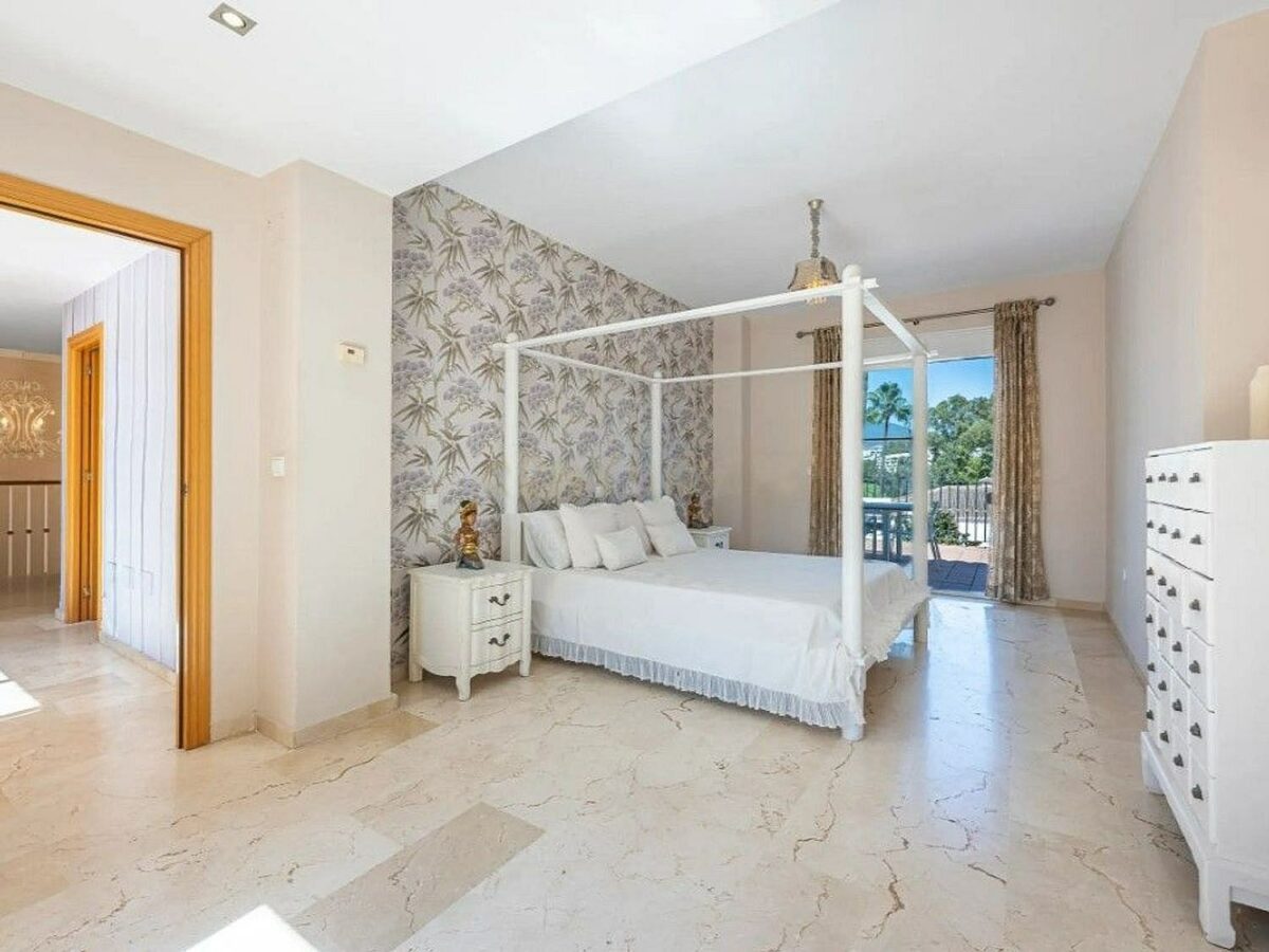 Seven bedroom golf villa with pool and mountain views Guadalmina Alta San Pedro