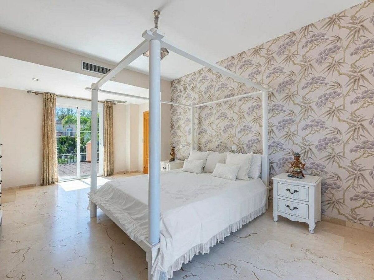 Seven bedroom golf villa with pool and mountain views Guadalmina Alta San Pedro