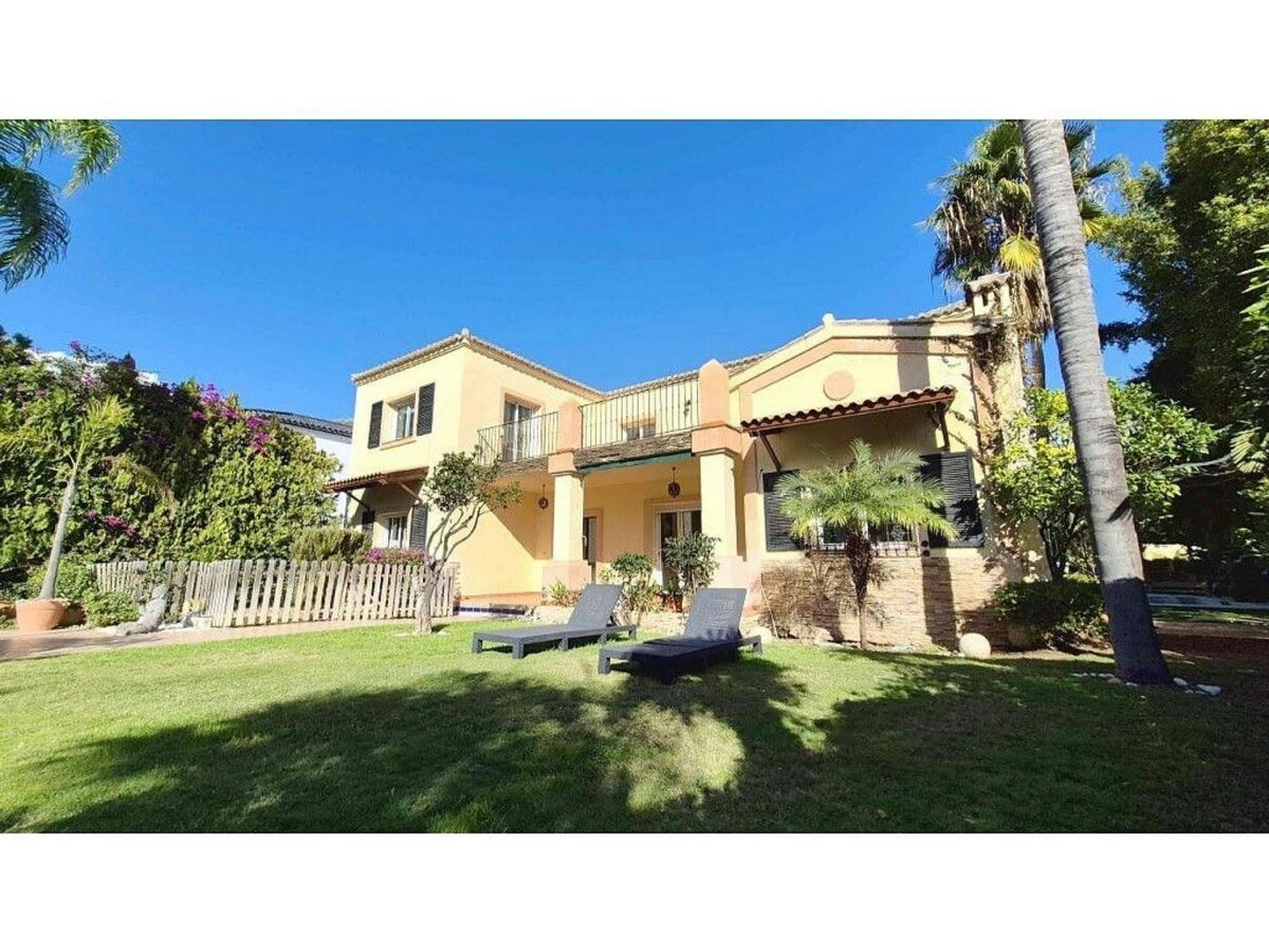 Seven bedroom golf villa with pool and mountain views Guadalmina Alta San Pedro