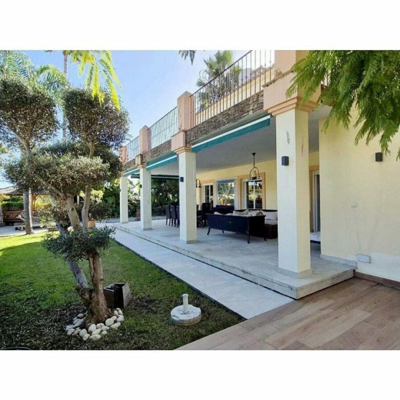 Seven bedroom golf villa with pool and mountain views Guadalmina Alta San Pedro