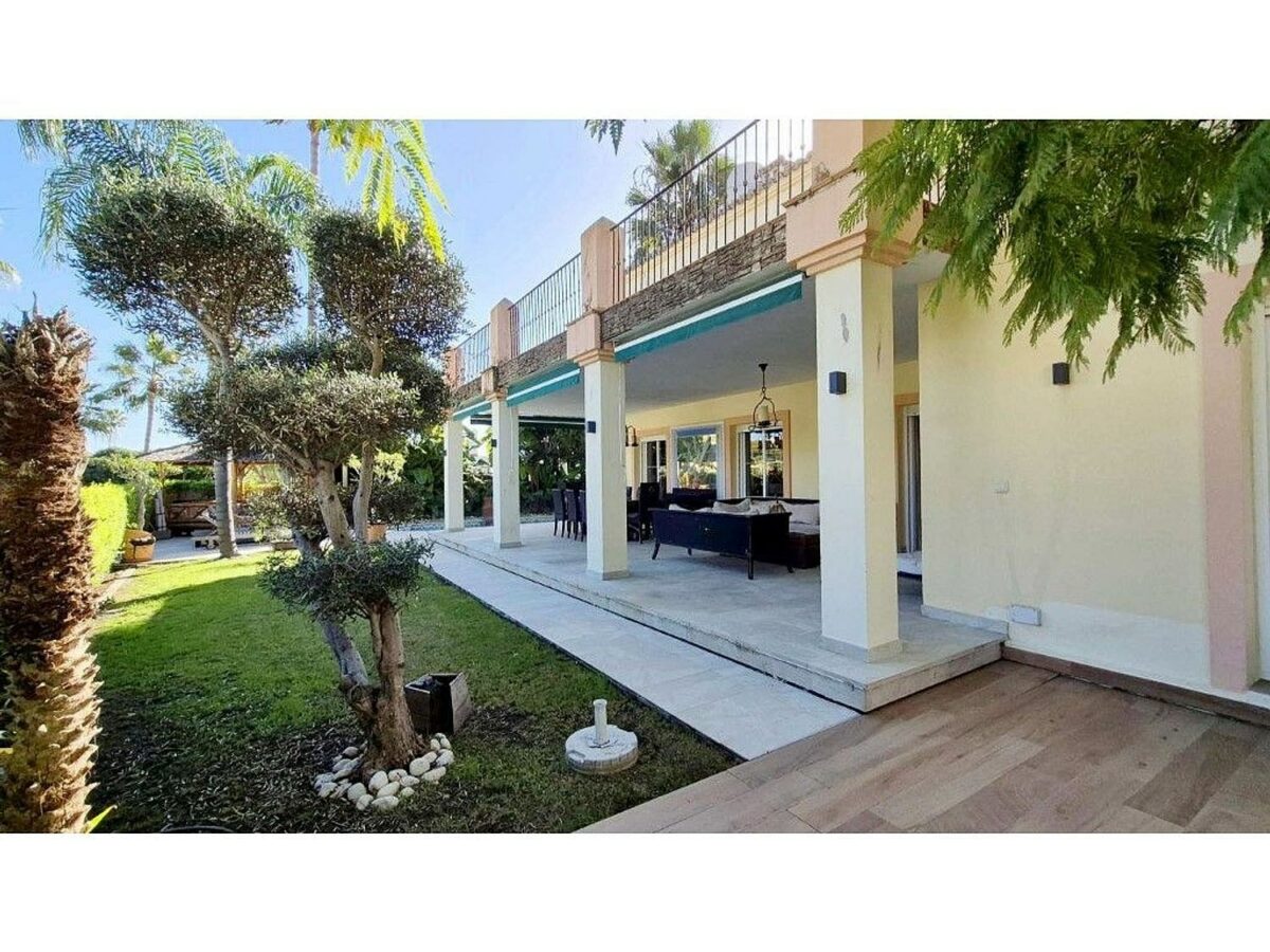 Seven bedroom golf villa with pool and mountain views Guadalmina Alta San Pedro