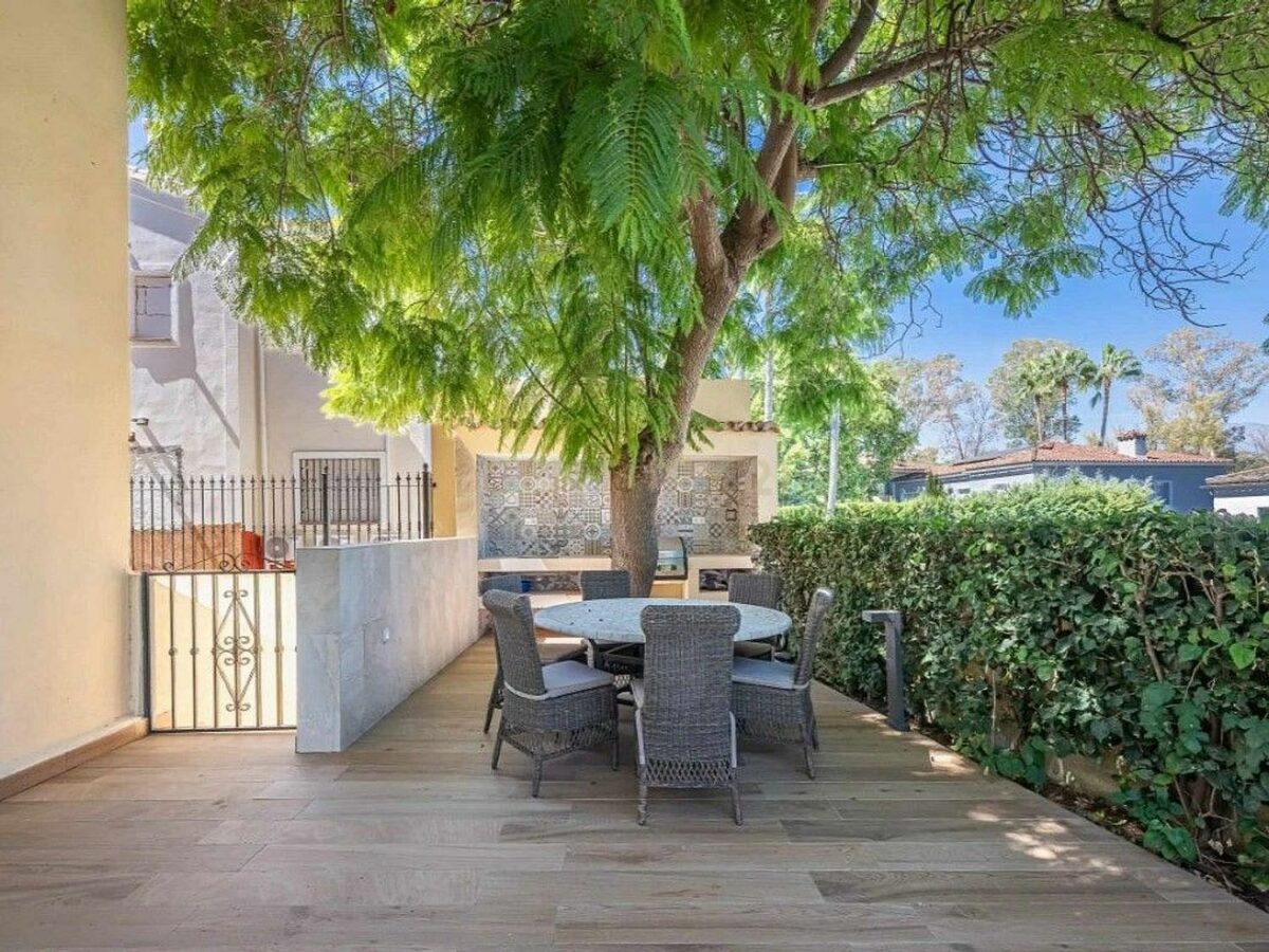 Seven bedroom golf villa with pool and mountain views Guadalmina Alta San Pedro