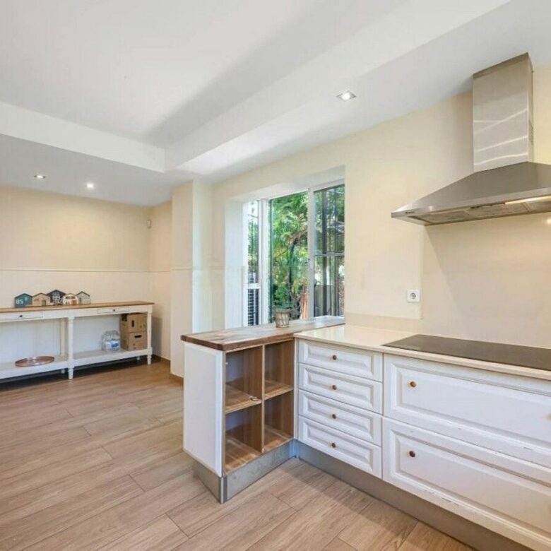 Seven bedroom golf villa with pool and mountain views Guadalmina Alta San Pedro