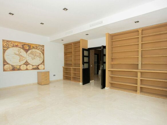 Six bedroom villa on a 2000 m2 plot with sea and golf views El Paraiso Alto Benahavis