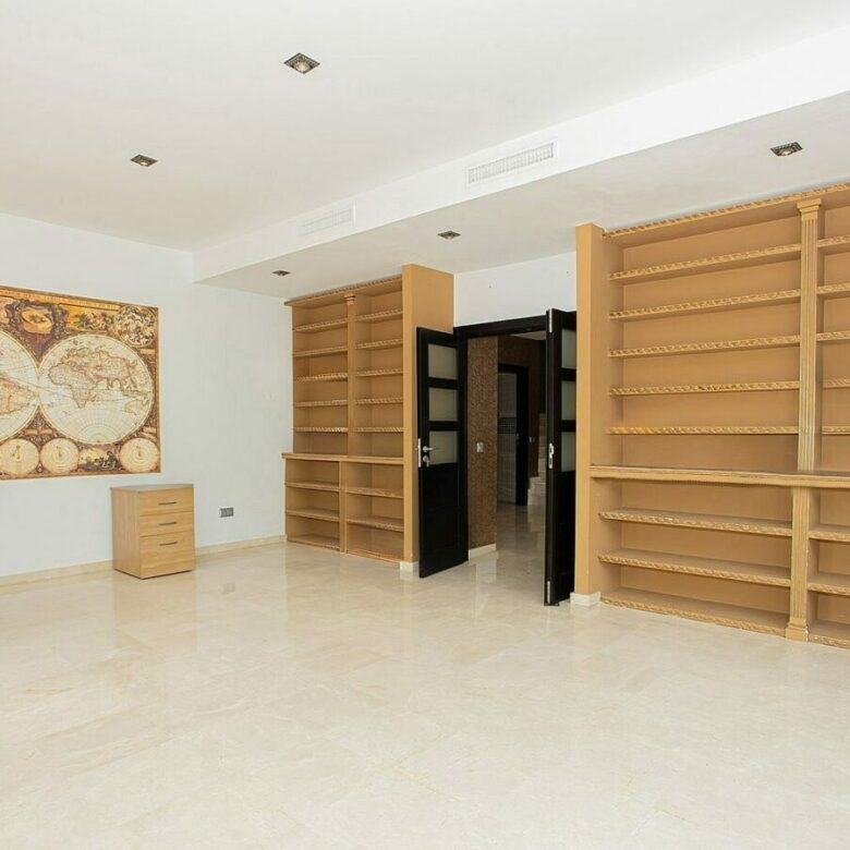 Six bedroom villa on a 2000 m2 plot with sea and golf views El Paraiso Alto Benahavis